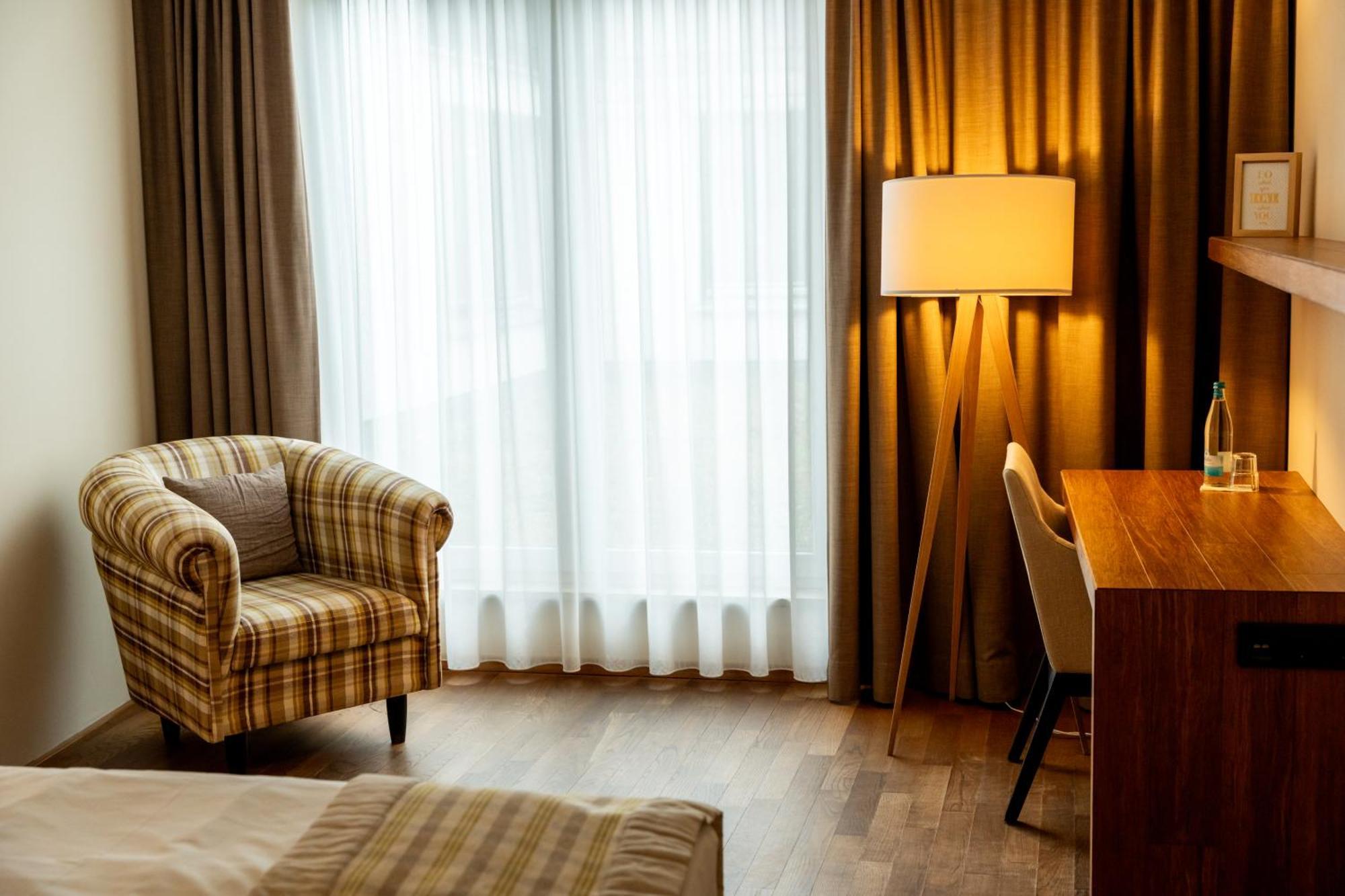 Restaurant Hotel Zum Storchen Валдкирх Екстериор снимка