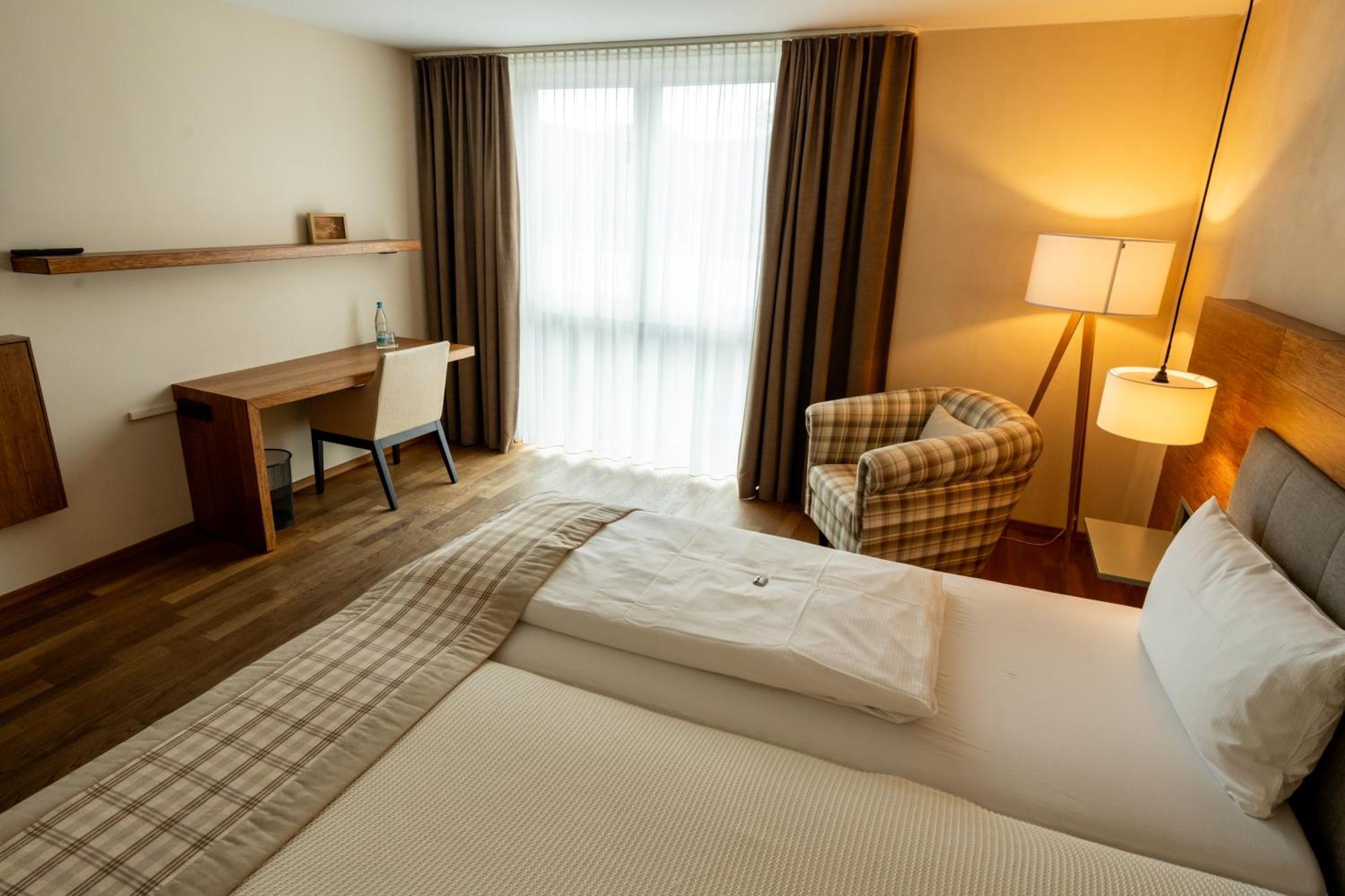Restaurant Hotel Zum Storchen Валдкирх Екстериор снимка