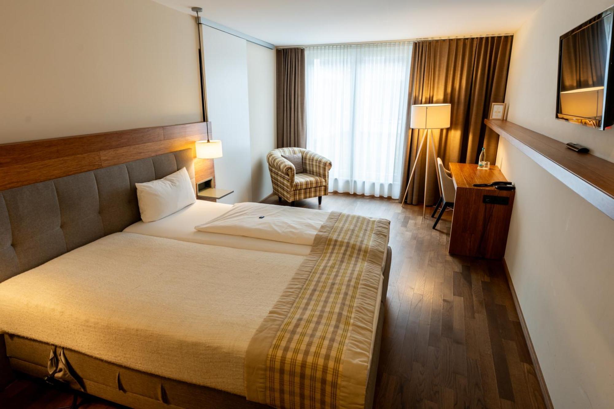 Restaurant Hotel Zum Storchen Валдкирх Екстериор снимка