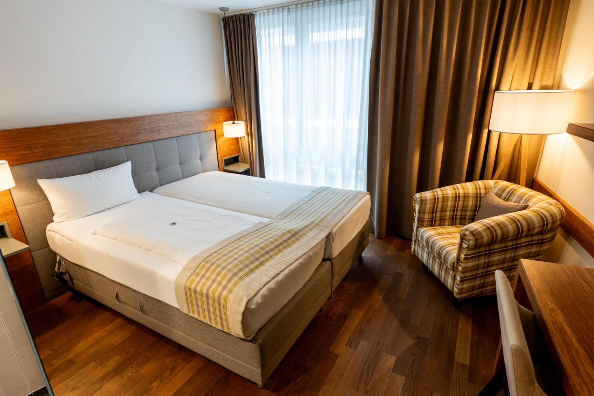 Restaurant Hotel Zum Storchen Валдкирх Екстериор снимка